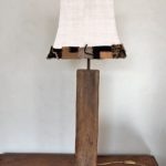 Lampe vieux bois avec abat-jour sur mesure pour chalet design ambiance montagne